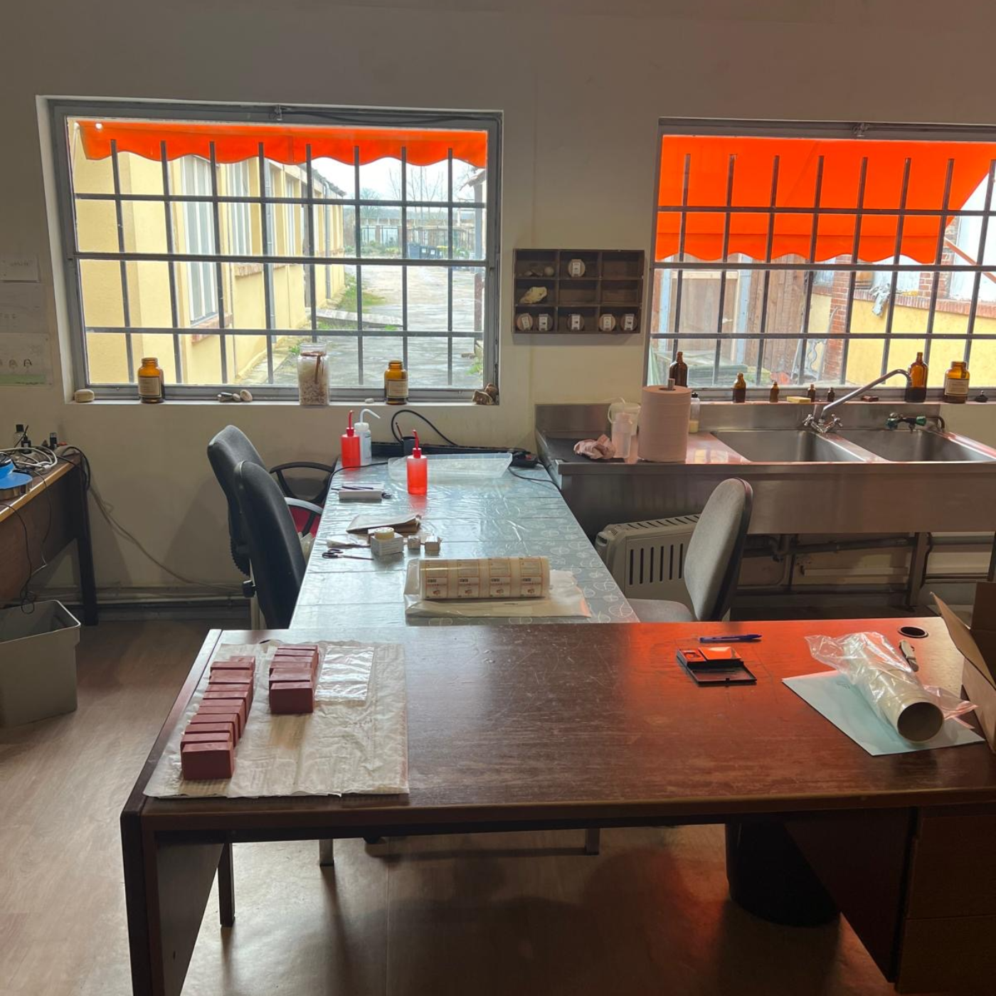 Atelier de fabrication des soins capillaires Conaturel